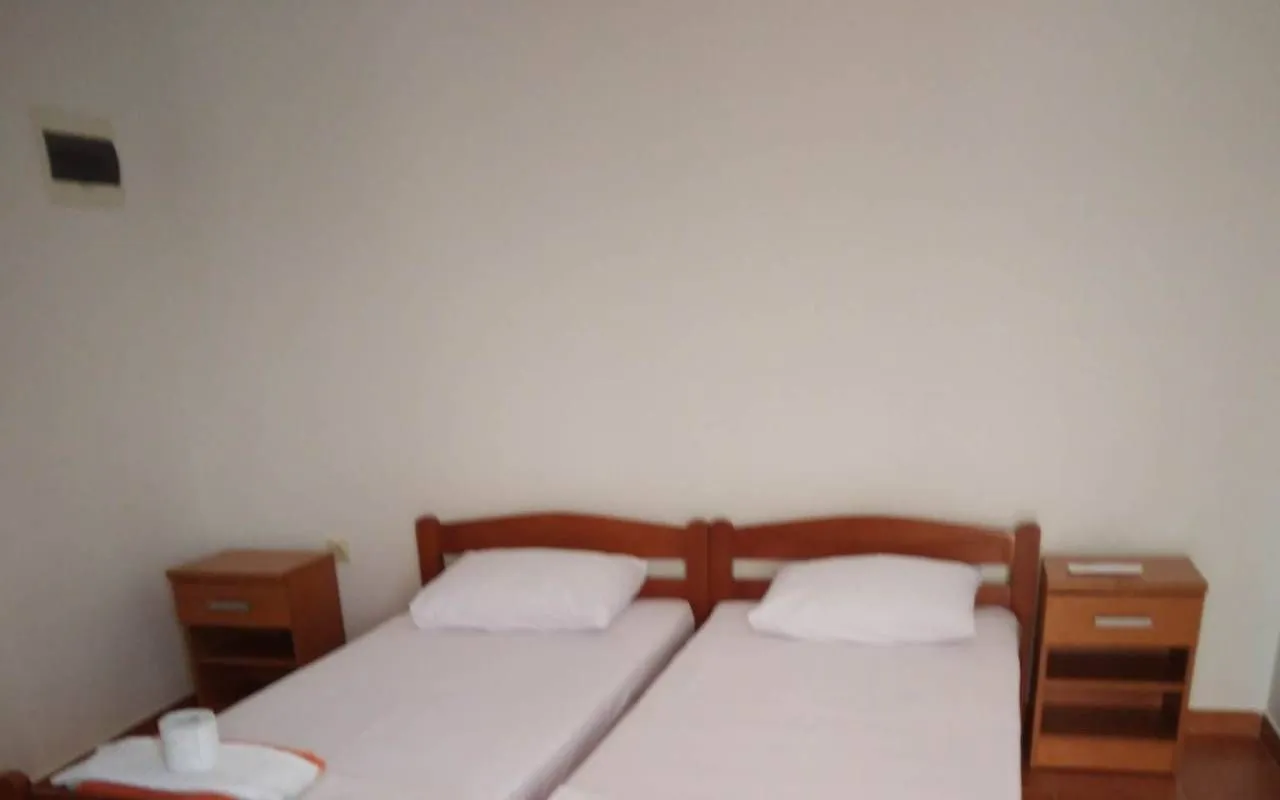 Izdavanje, kuća, 120m², Pržno, Budva