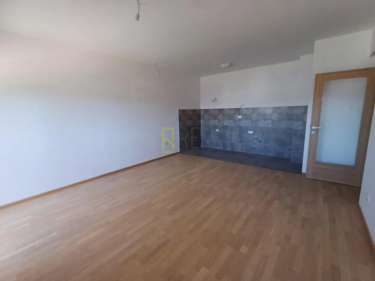 Prodaja, dvosoban stan, 73m², Pobrežje, Podgorica