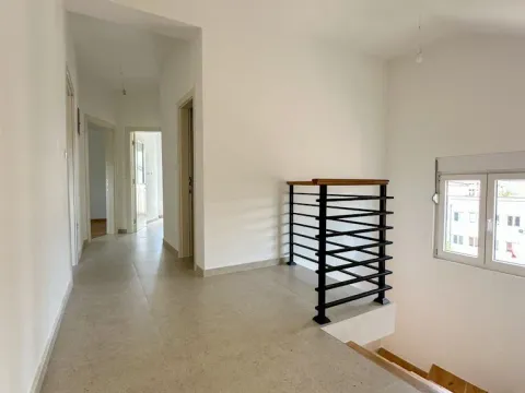 Izdavanje, četvorosoban stan, 160m², Drač, Podgorica - image 10