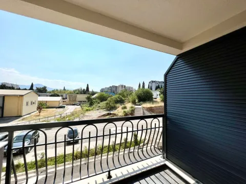 Izdavanje, dvosoban stan, 70m², Ljubović, Podgorica - image 16