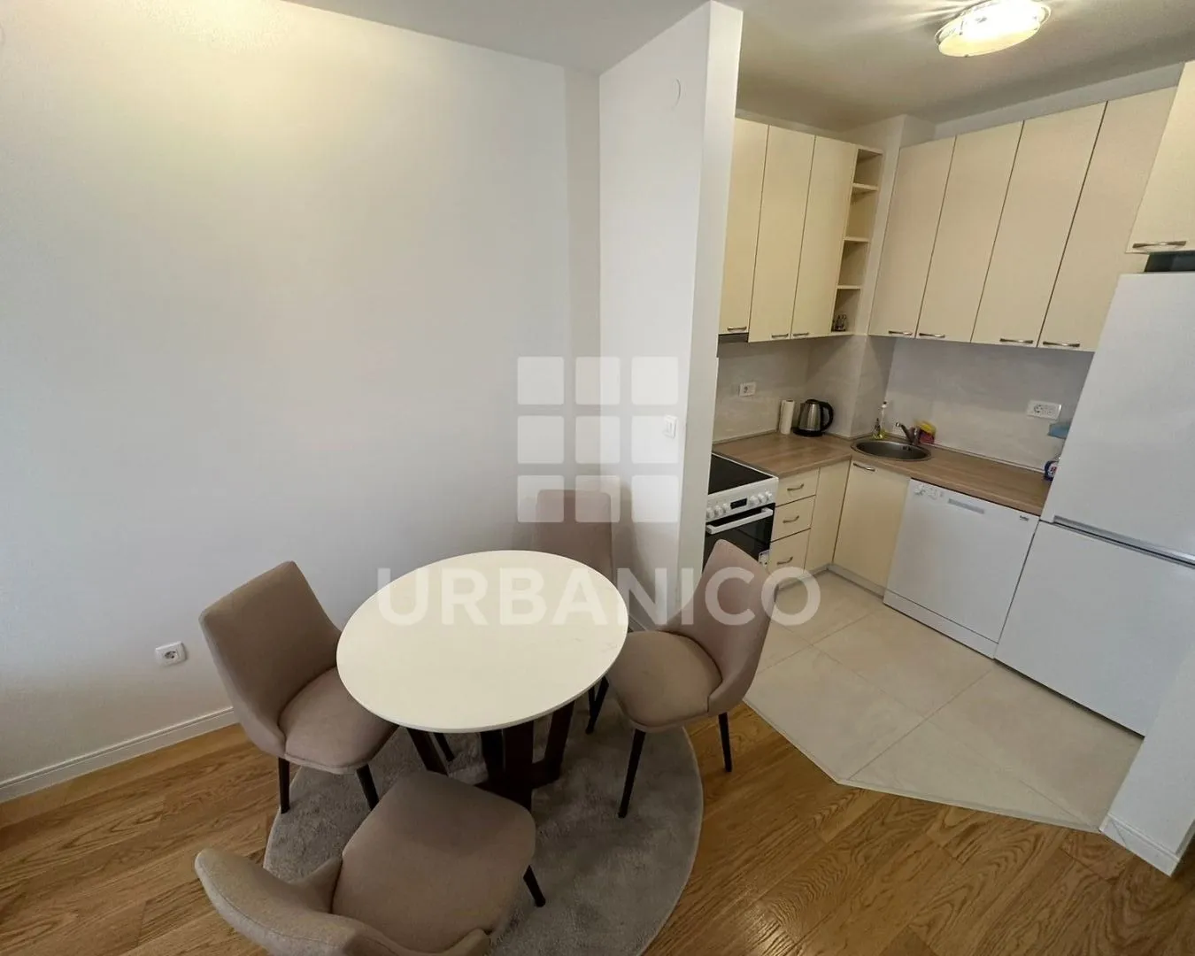 Izdavanje, jednosoban stan, 42m², Central Point, Podgorica