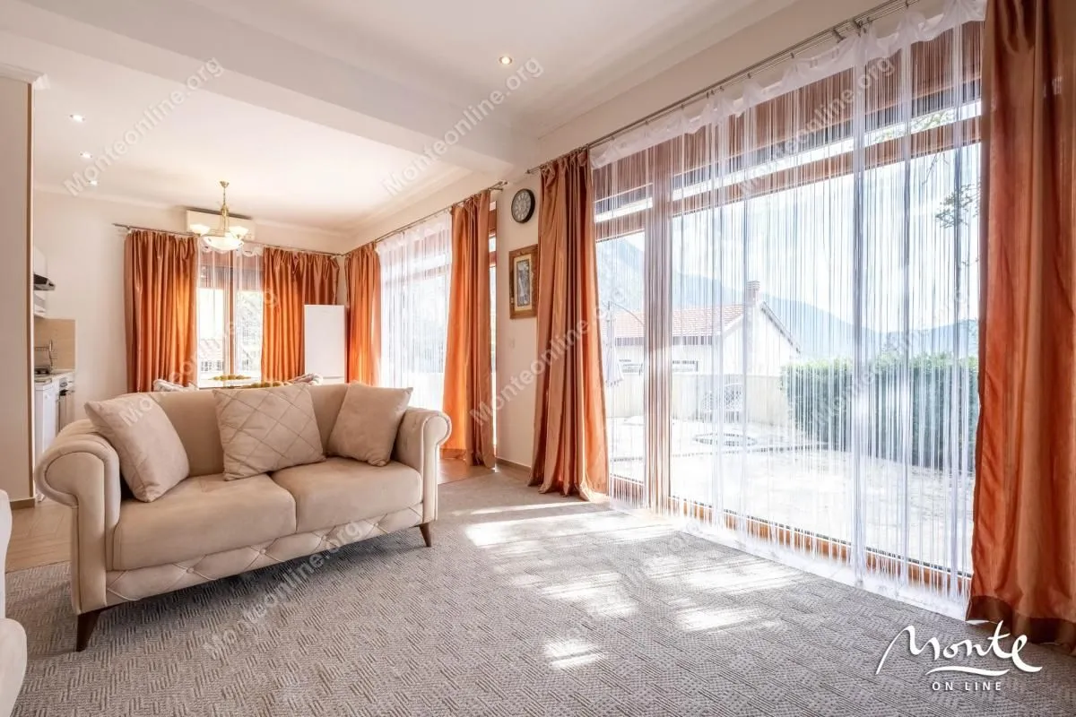 Prodaja, dvosoban stan, 79m², Orahovac, Kotor