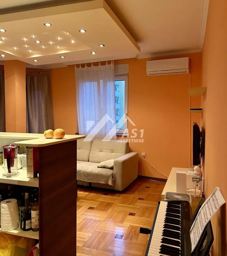 Izdavanje, dvosoban stan, 55m², Grbavica, Novi Sad Sve Podlokacije