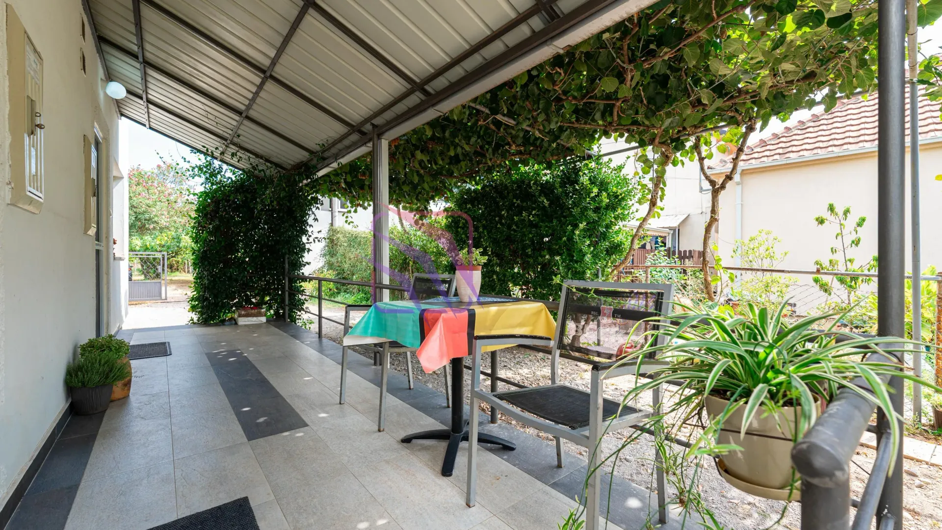 Izdavanje, trosoban stan, 100m², Dalmatinska ulica, Podgorica
