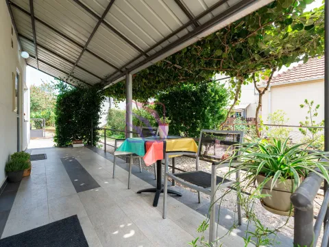 Izdavanje, trosoban stan, 100m², Dalmatinska ulica, Podgorica - image 18