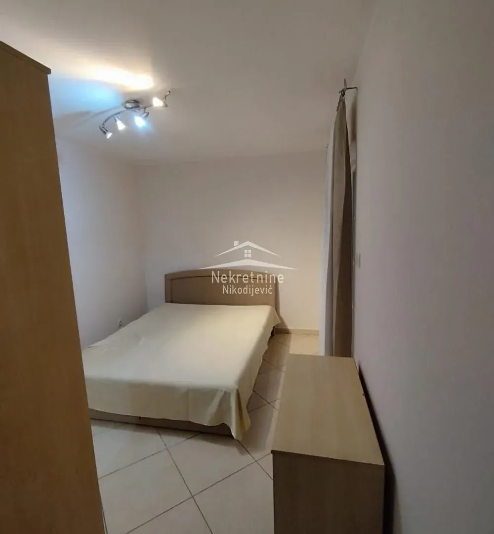 Izdavanje, trosoban stan, 70m², Šumice, Beograd