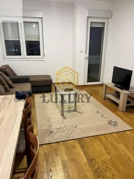 Living room with a sofa set, dining table and TV unit. - image 6
