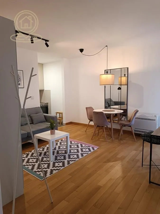 Izdavanje, dvosoban stan, 39m², Grbavica, Novi Sad Sve Podlokacije