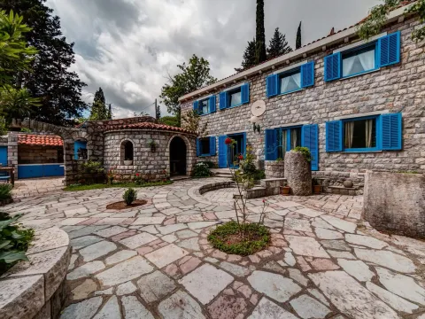 Izdavanje, kuća, 200m², Kotor, Crna Gora - image 3