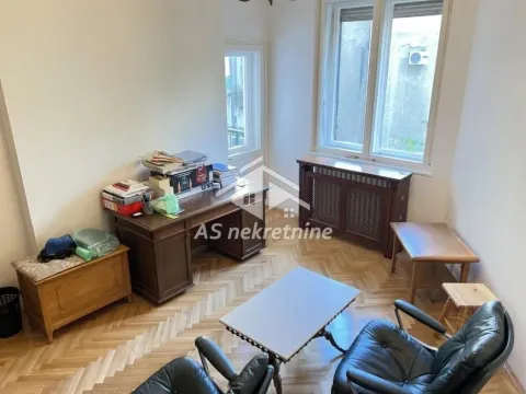 Izdavanje, trosoban stan, 66m², Stari Grad, Beograd - image 10