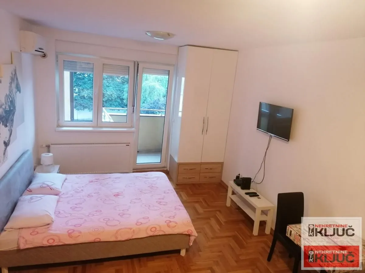 Izdavanje, garsonjera, 27m², Centar, Novi Sad