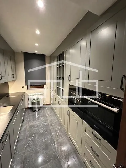 Rent, apartment, 350m², Južni Bulevar, Vračar Sve Podlokacije