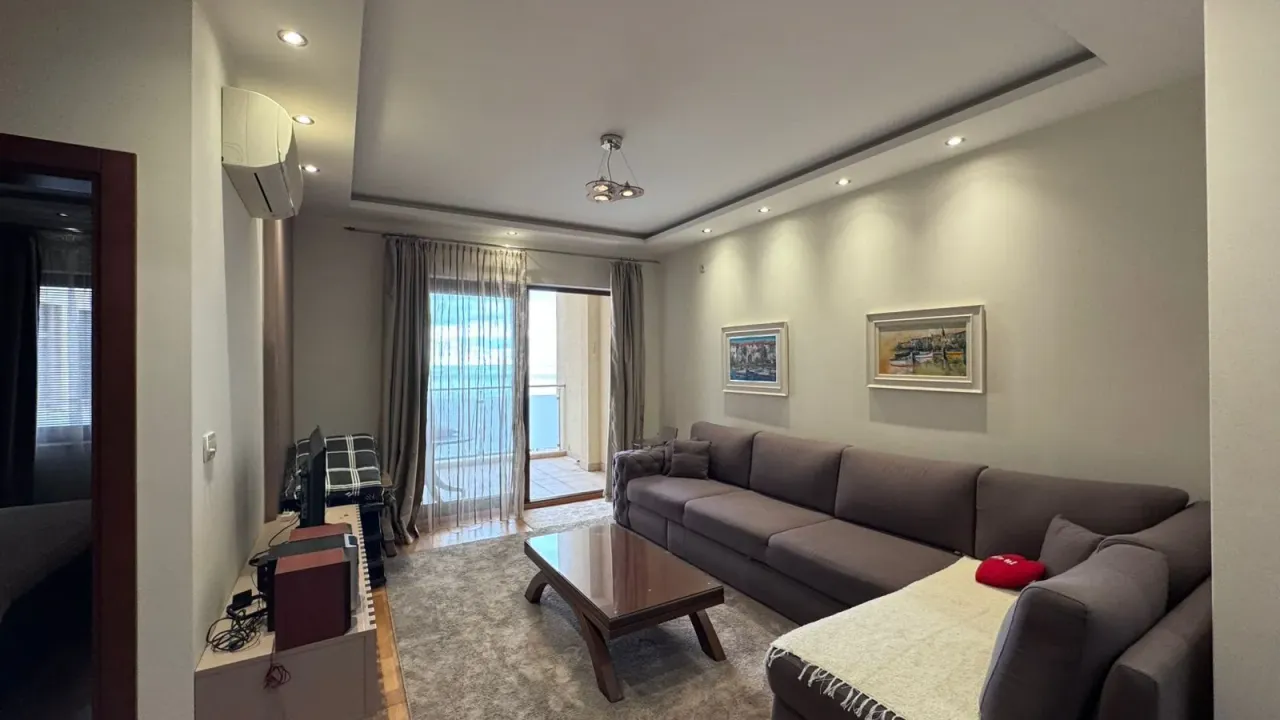 Rent, one bedroom apartment, 70m², Bečići, Budva