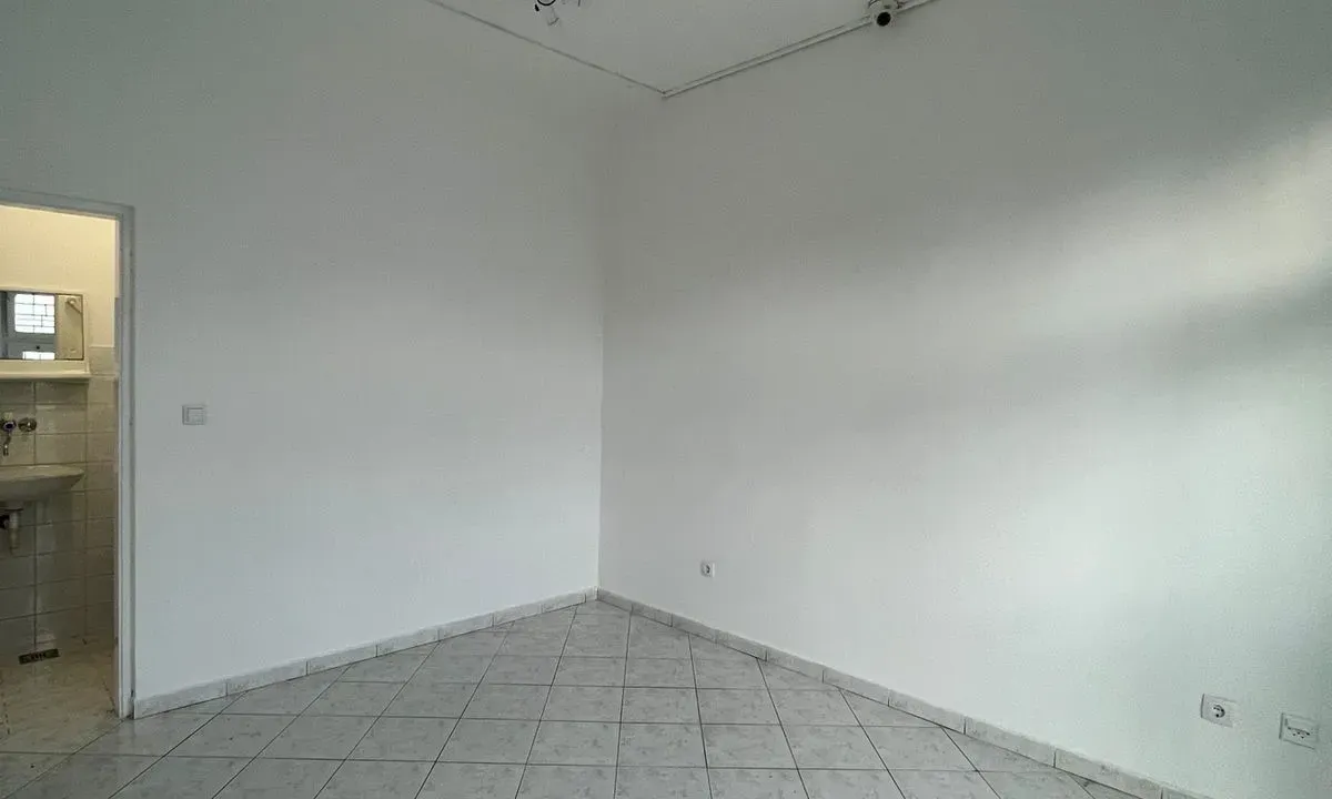 Izdavanje, poslovni prostor, 14m², Centar, Tivat