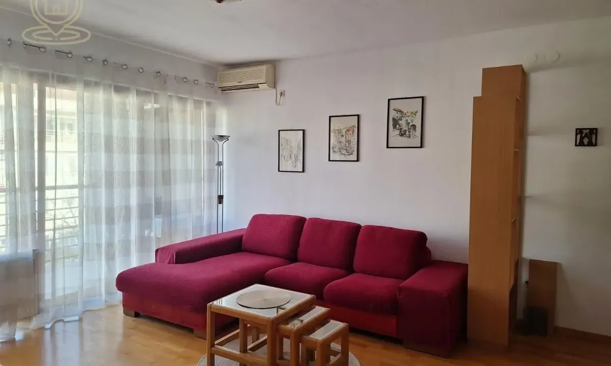 Izdavanje, dvosoban stan, 58m², Centar, Novi Sad