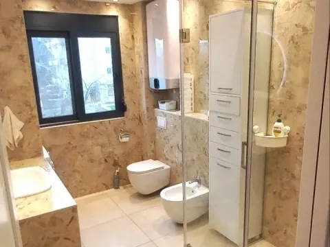 Rent, apartment, 180m², Gornja Gorica, Podgorica - image 13