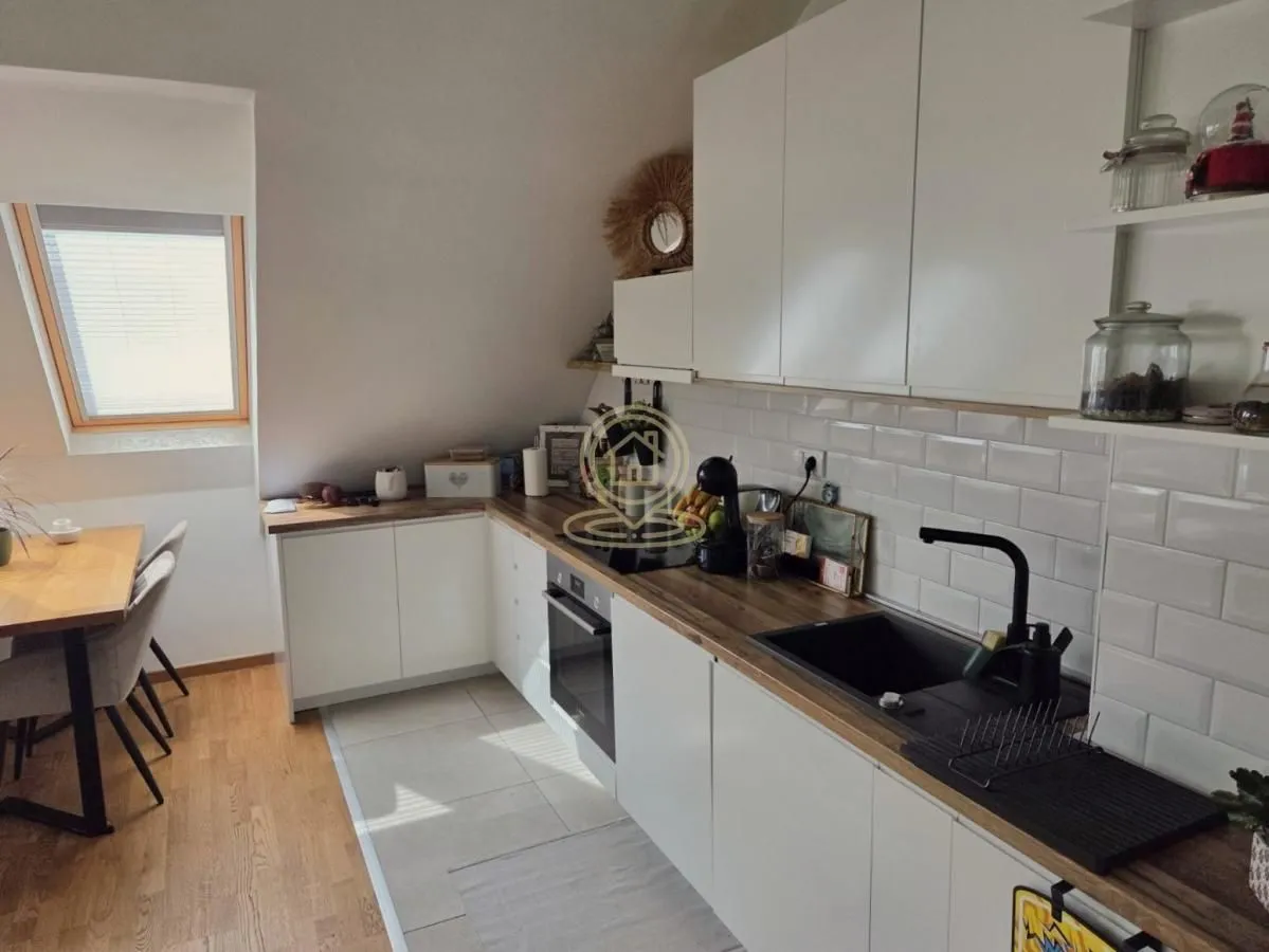 Prodaja, trosoban stan, 86m², Petrovaradin, Novi Sad