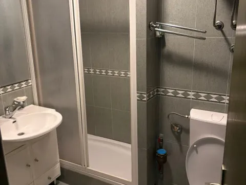 Izdavanje, trosoban stan, 75m², Blok 5, Podgorica - image 8