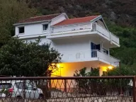 Rent, house, 200m², Škaljari, Kotor - image 1