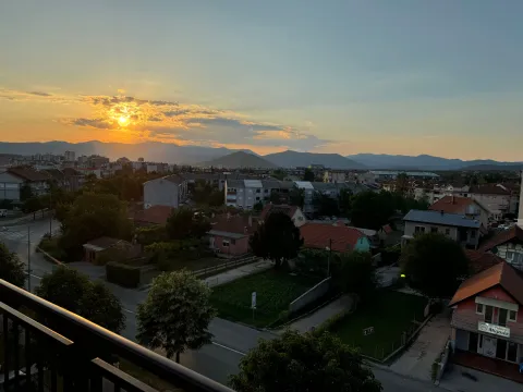 Izdavanje, dvosoban stan, 65m², Centar, Nikšić - image 9