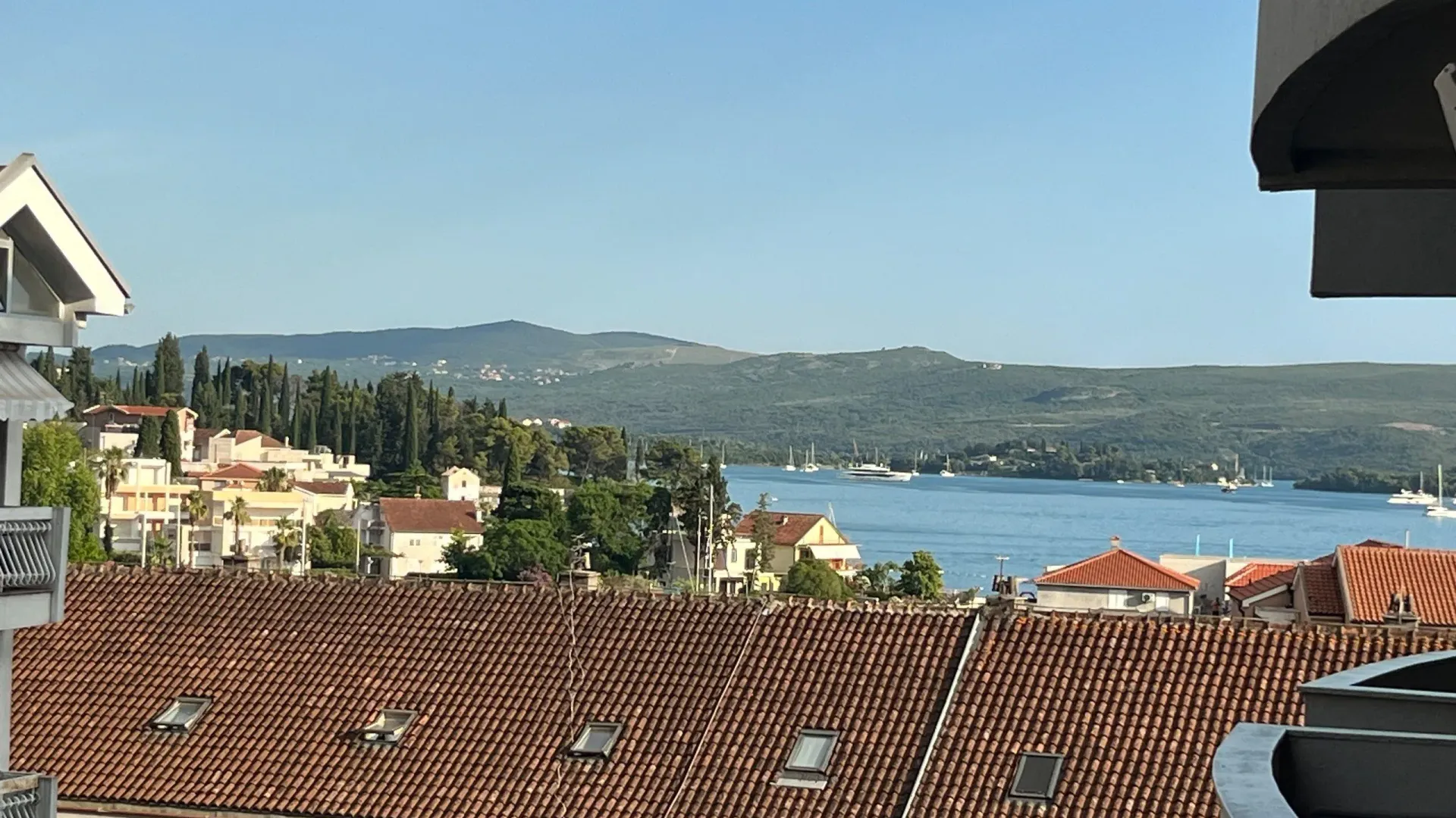 Izdavanje, stan, 82m², Tivat, Crna Gora