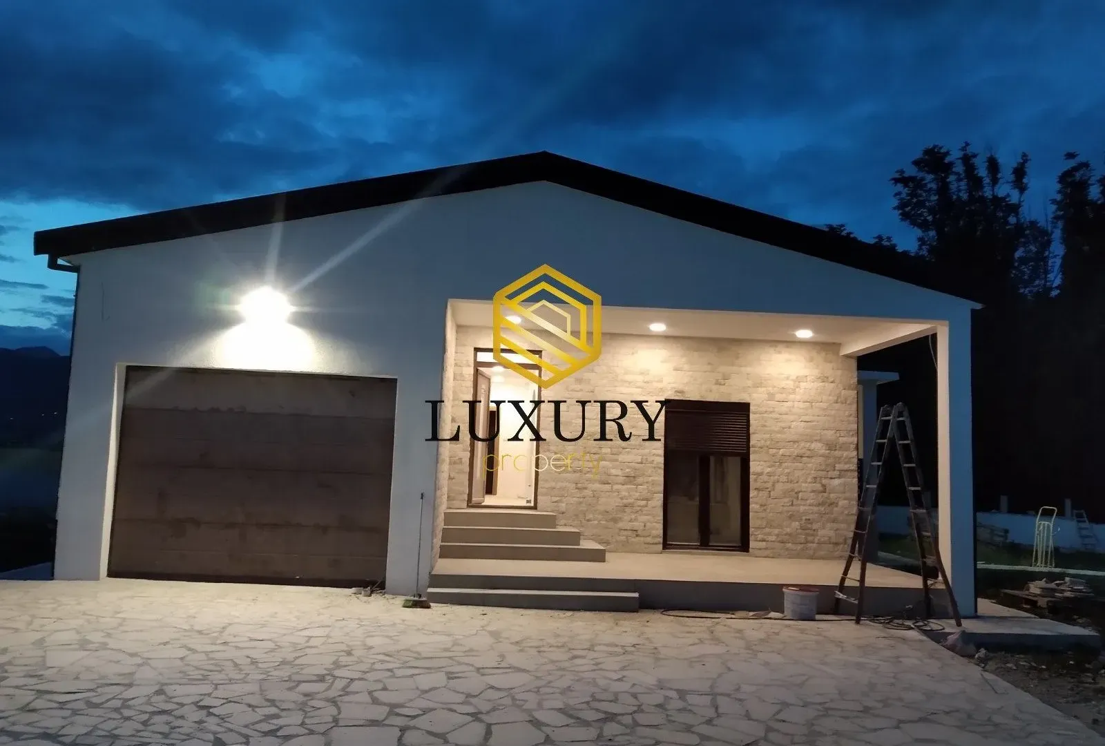 Izdavanje, kuća, 140m², Velje Brdo, Podgorica