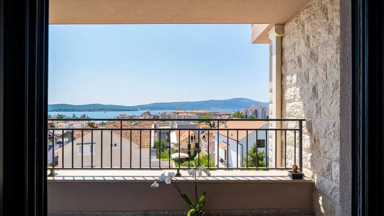 Prodaja, dvosoban stan, 70m², Centar, Tivat
