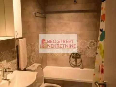 Izdavanje, trosoban stan, 70m², Vračar Centar, Vračar Sve Podlokacije - image 4