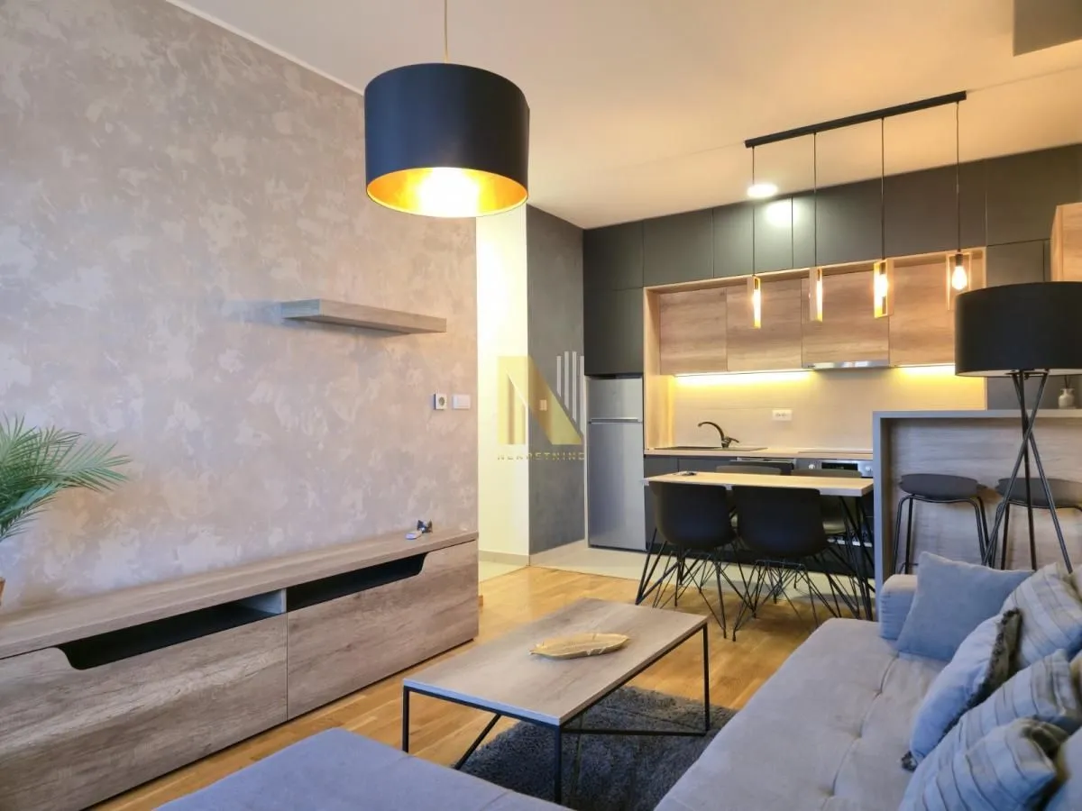 Izdavanje, trosoban stan, 57m², Kej, Novi Sad Sve Podlokacije