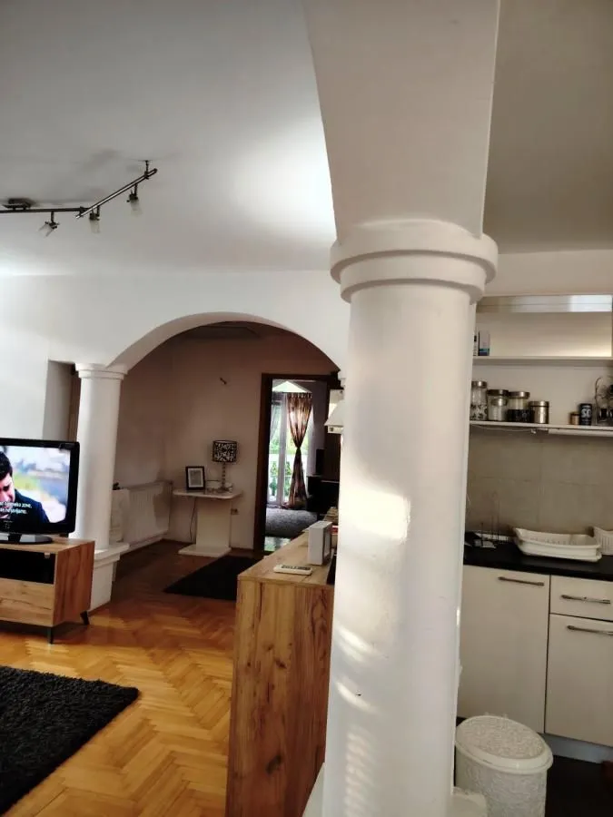 Izdavanje, trosoban stan, 90m², Centar, Niš