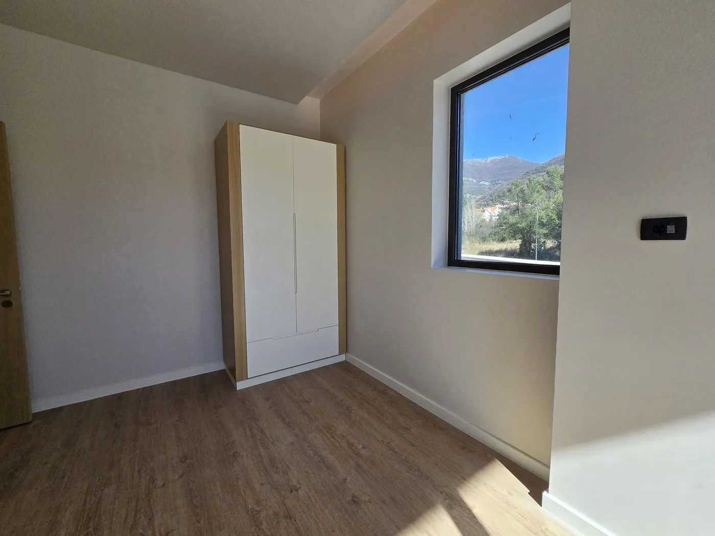 Prodaja, dvosoban stan, 93m², Tivat, Crna Gora