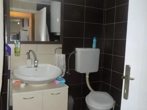 Prodaja, trosoban stan, 66m², Ćuprija, Srbija - image 8