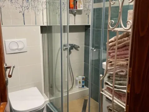 Izdavanje, dvosoban stan, 75m², Škaljari, Kotor - image 2