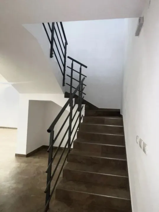 Izdavanje, poslovni prostor, 251m², Podgorica, Crna Gora