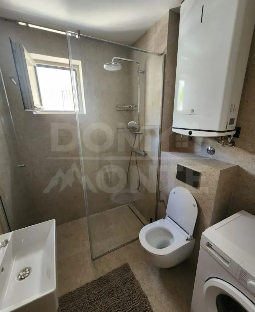 Izdavanje, jednosoban stan, 40m², Tivat, Crna Gora