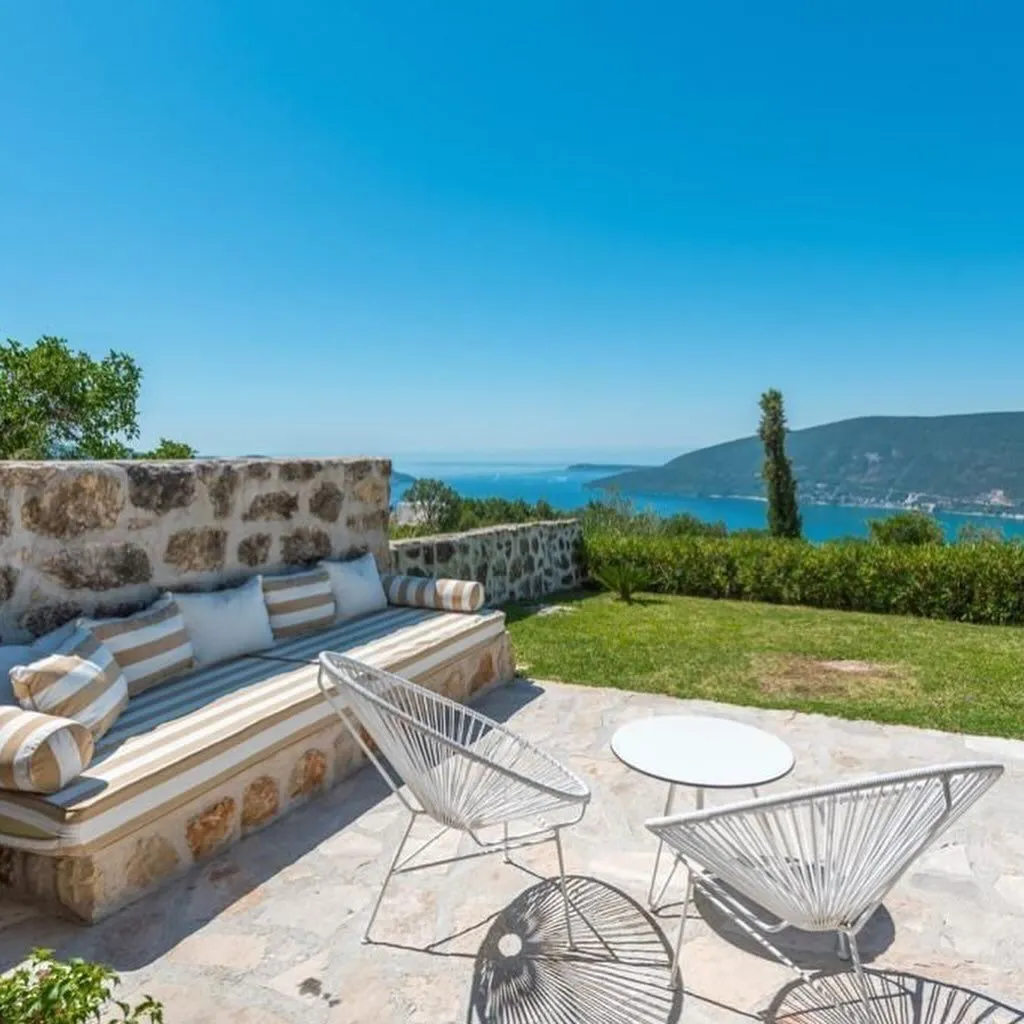 Prodaja, kuća, 380m², Herceg Novi, Crna Gora