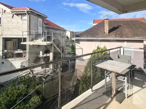 Izdavanje, dvosoban stan, 65m², Tivat, Crna Gora - image 11