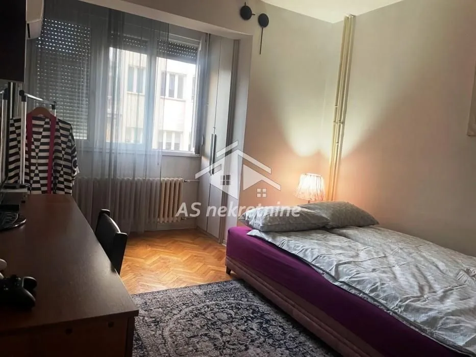 Rent, three bedroom apartment, 70m², Vračar Sve Podlokacije, Beograd