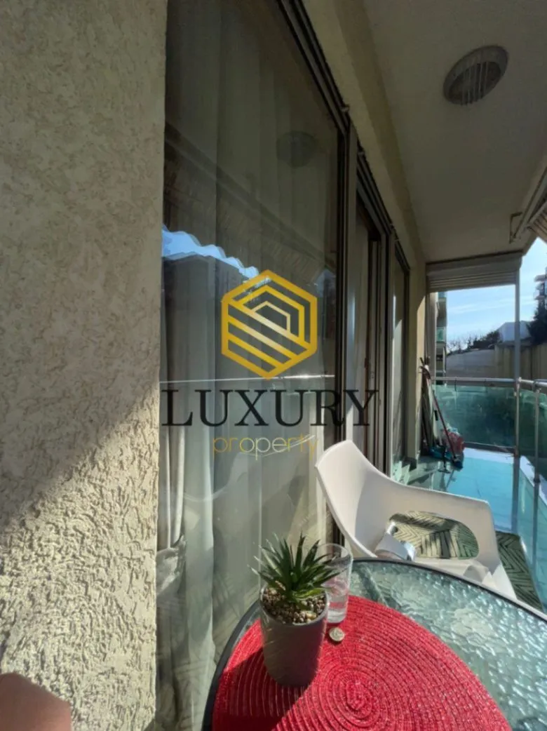 Prodaja, dvosoban stan, 90m², Centar, Podgorica