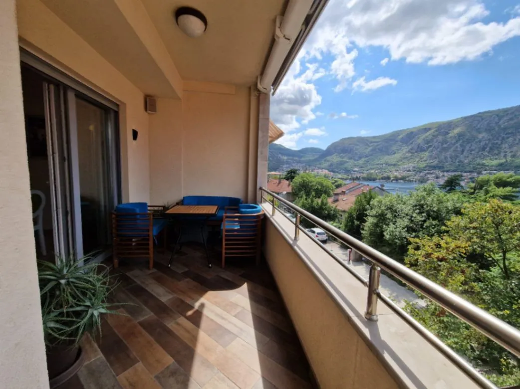 Prodaja, dvosoban stan, 108m², Centar, Kotor