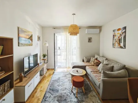 Izdavanje, jednosoban stan, 45m2, Tuški Put, Podgorica Izdavanje, jednosoban stan, 45m2, Tuški Put, Podgorica
