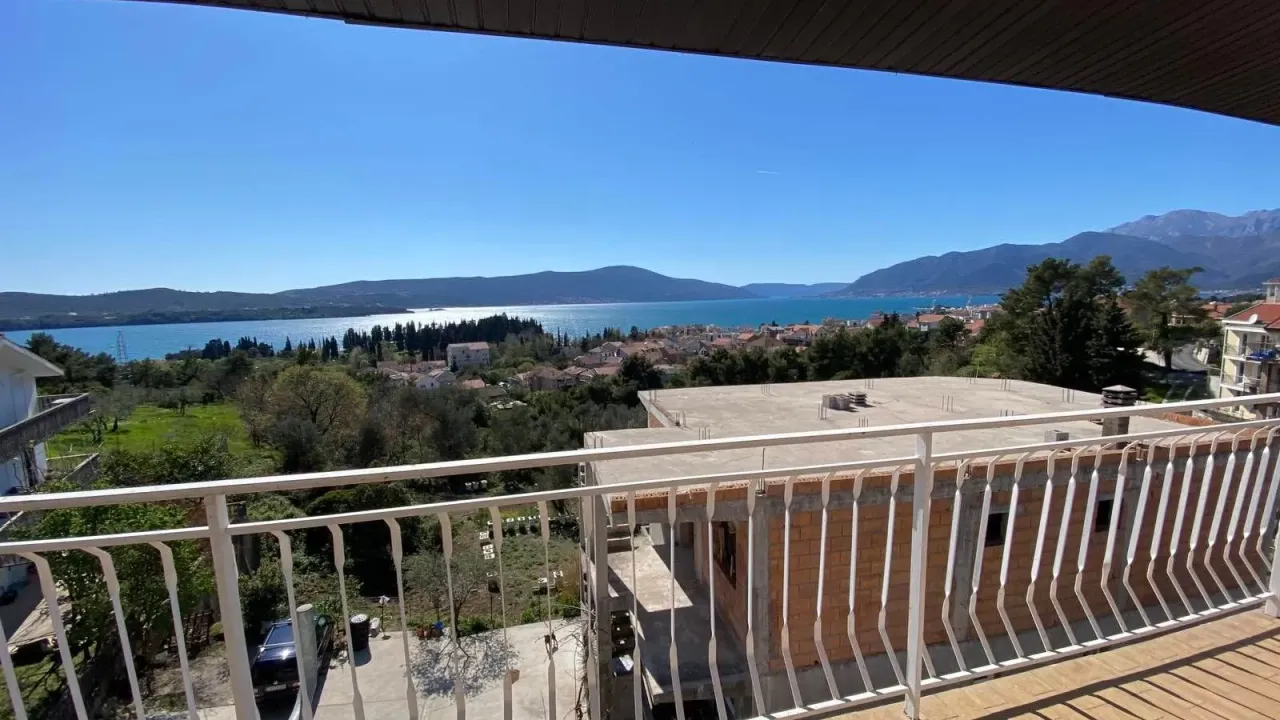 Prodaja, trosoban stan, 180m², Marići, Tivat