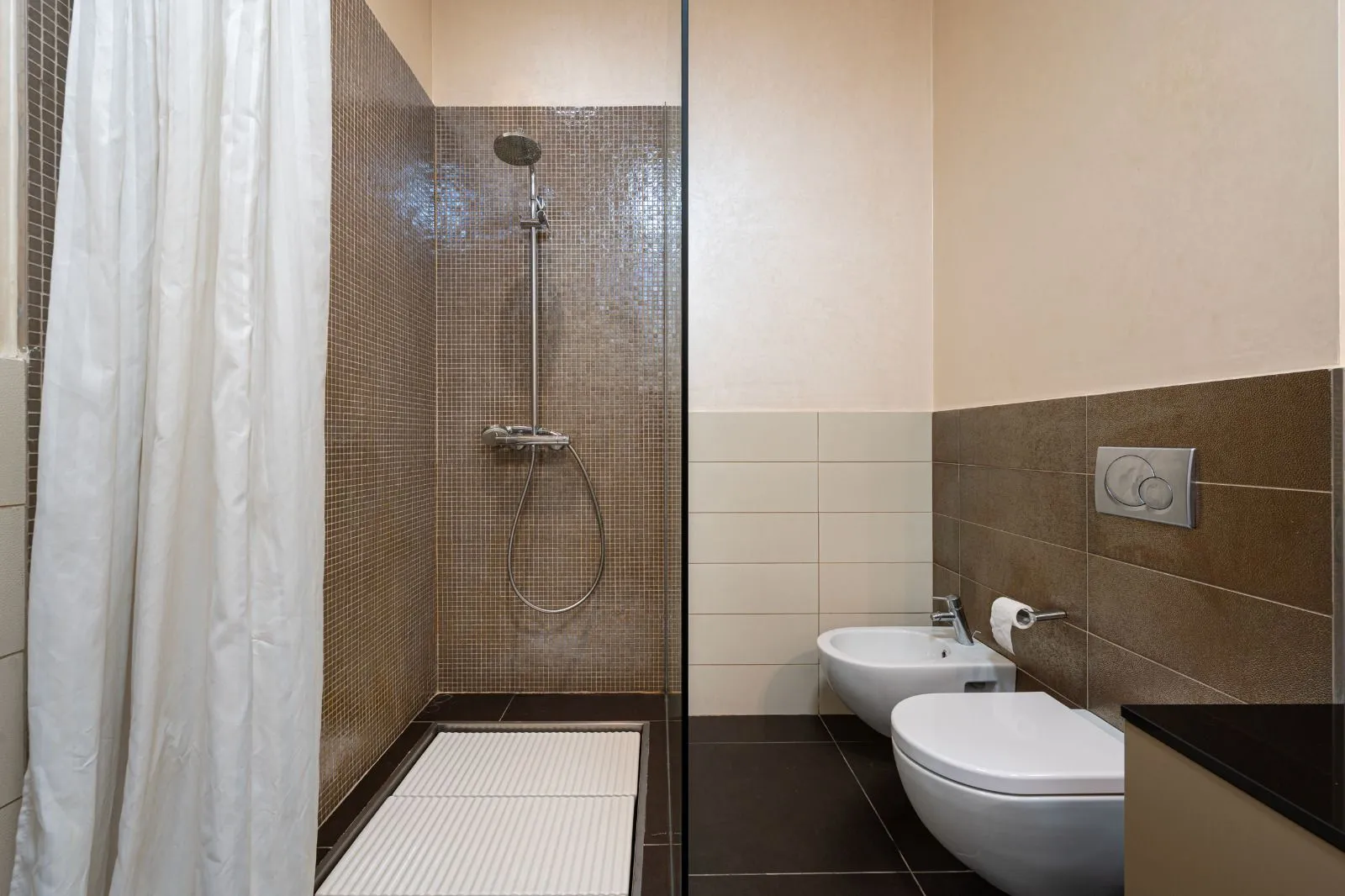 Rent, three bedroom apartment, 204m², Kod Capital Plaze, Podgorica