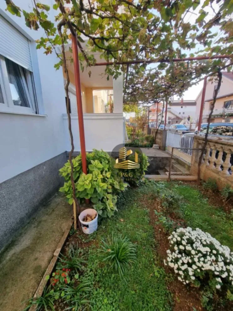 Prodaja, kuća, 250m², Stari Aerodrom, Podgorica