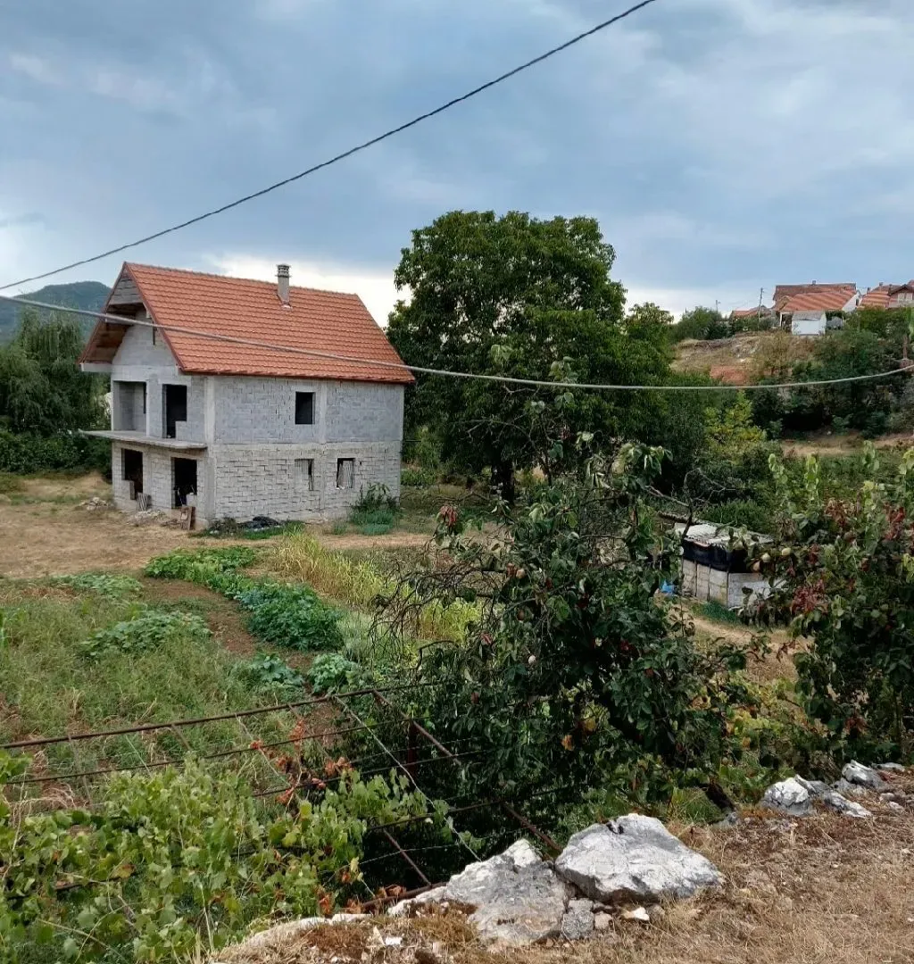 Prodaja, kuća, 200m², Cemenca, Nikšić