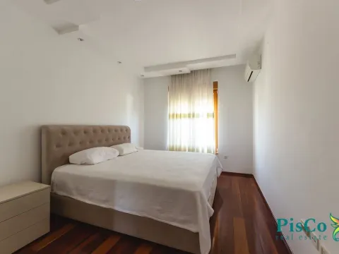 Izdavanje, četvorosoban stan, 135m², Centar, Podgorica - image 5