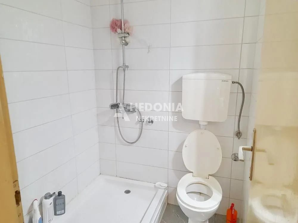 Prodaja, trosoban stan, 78m², Zemun Sve Podlokacije, Beograd
