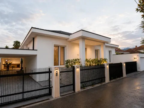 Izdavanje, kuća, 130m², Ibričevina, Podgorica - image 1
