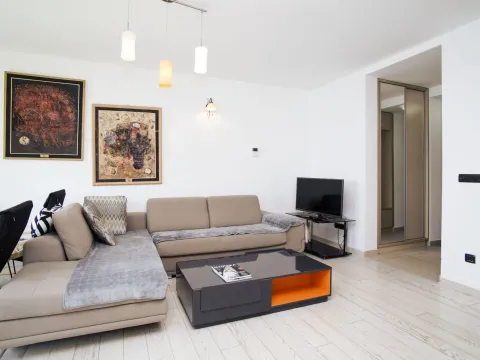 Izdavanje, dvosoban stan, 70m², Opatovo, Tivat - image 4