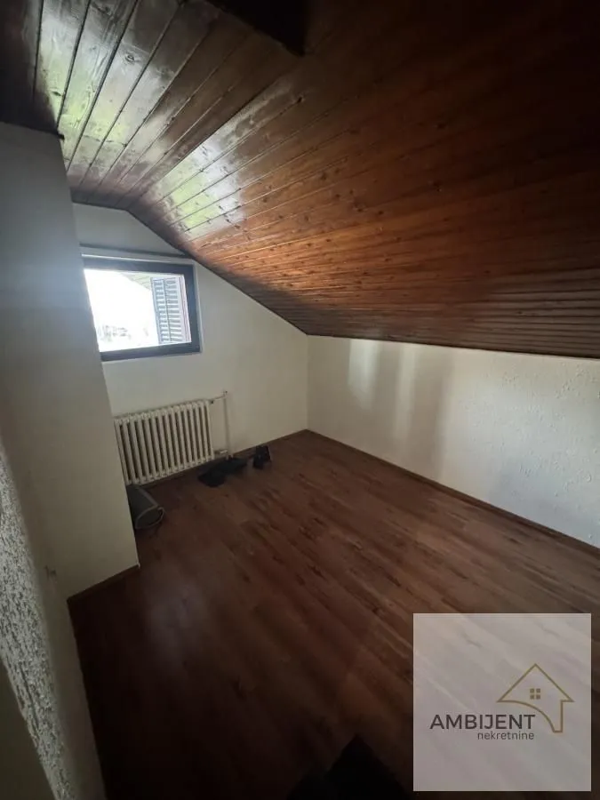 Prodaja, kuća, 203m², Novi Banovci, Stara Pazova